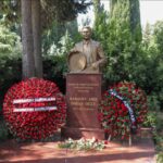 Xalq artisti Arif Babayevin vəfatının ildönümü münasibətilə məzarı ziyarət olunub